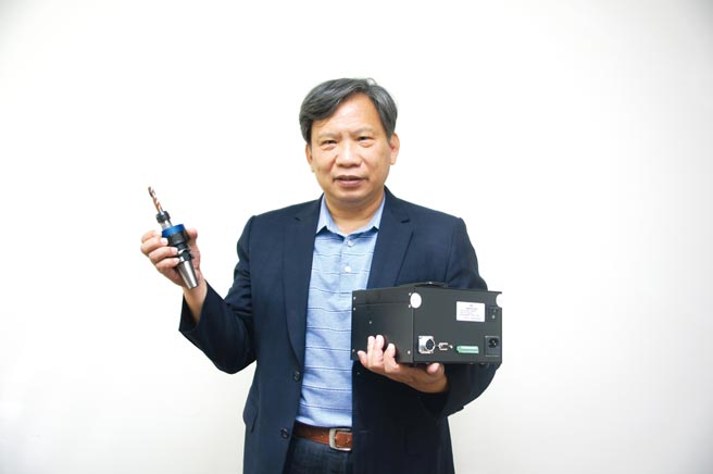 汉鼎智慧科技创办人兼技术长陈政雄教授详述超音波加工模组多项特点。图／汉鼎提供