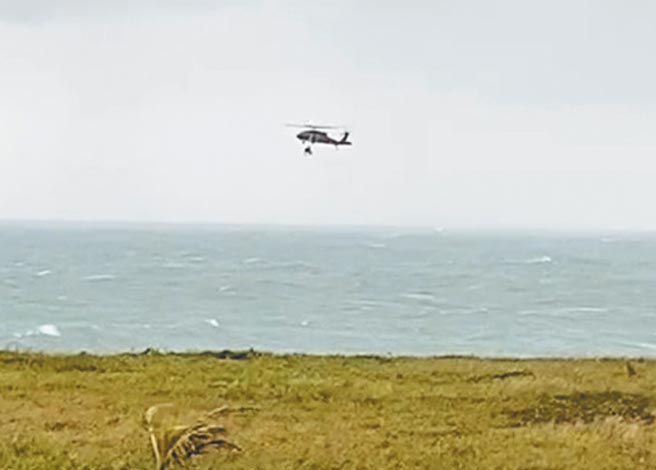 中尉罗尚桦经紧急吊挂送往台东马偕医院抢救后，宣告不治，国军确定再传憾事令人悲恸。（民眾提供／谢佳潾屏东传真）