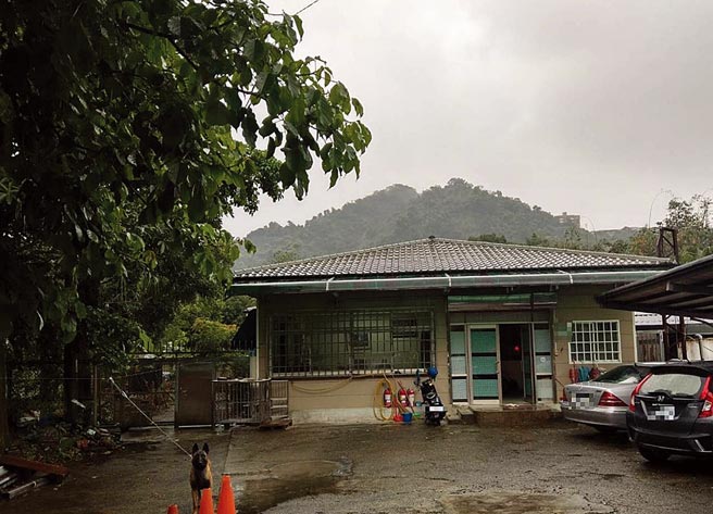 31歲王姓男子與29歲林姓表弟22日上午11時許，因按門鈴、敲打房門等瑣事發生衝突，表弟遭折疊刀刺傷送醫。（民眾提供／葉書宏新北傳真）