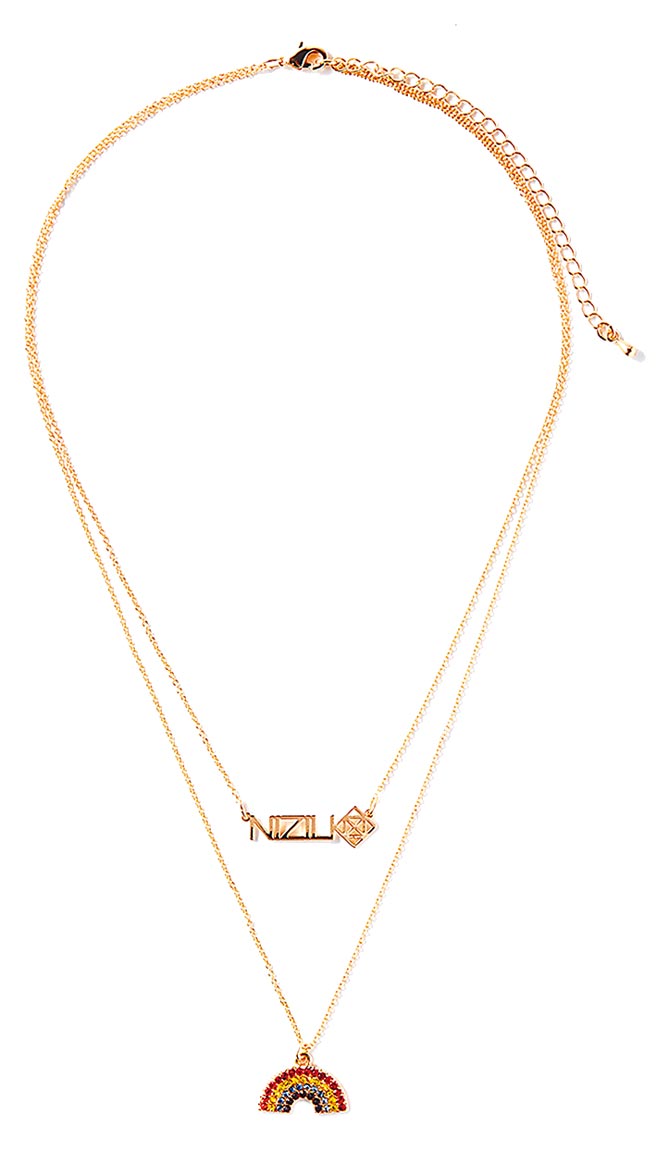 「H&M聿NiziU」聯名項鍊造型象徵NiziU團名「虹」。（H&M提供）