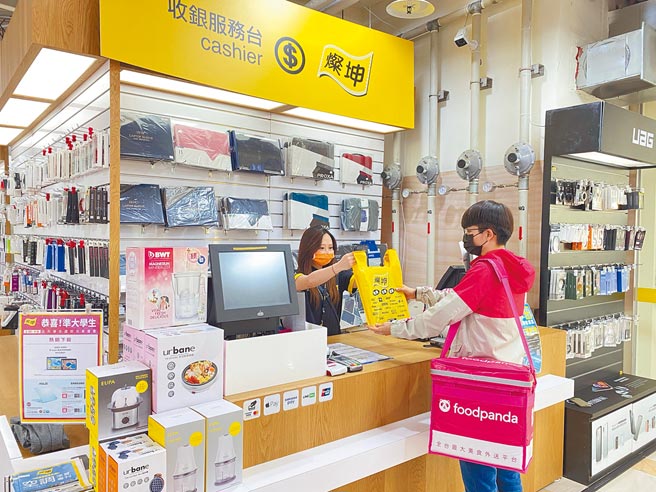 灿坤即日起于外送平台foodpanda正式上架，以满足消费者日常生活中的即时3C需求，滑鼠、键盘到各式线材等都能快速送达。（灿坤提供）
