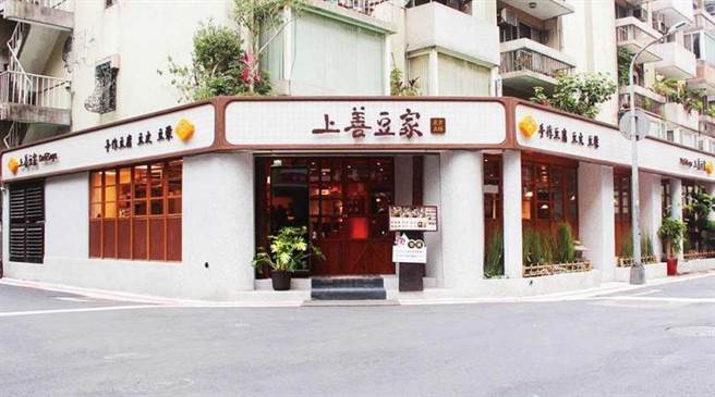 对美食很讲究的苏一仲，自行投资不少蔬食餐厅，其中包括主打豆制品的「上善豆家」。（图／翻摄自上善豆家脸书）