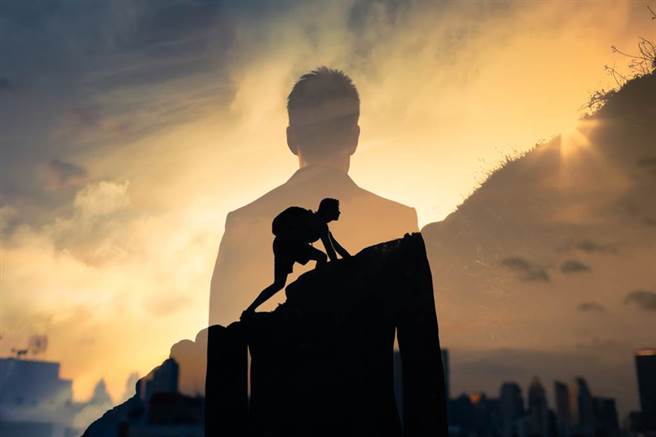 害怕失败有时会让人裹足不前，也是拖延的主因之一。(示意图/Shutterstock)