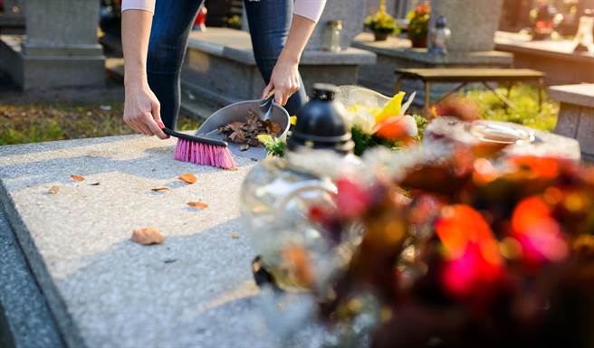 命理师提醒民眾清明节扫墓需要注意的十大禁忌。(示意图／达志影像)