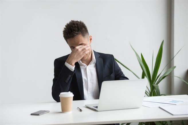 30岁男嘆没车没房好失败，网见存款暴动：根本赢了。（示意图／Shutterstock）