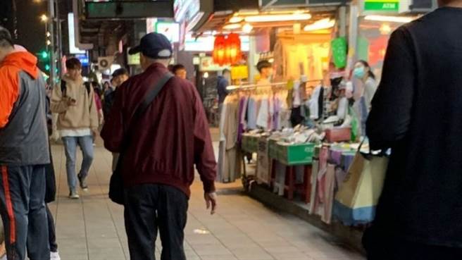 一名女大生表示，在公館遇到聾啞伯討錢，她將自己身上僅有的6元捐出後，沒想到下秒竟遭對方怒丟在地上。（圖／翻攝自Dcard）