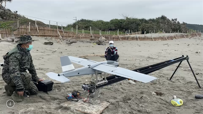 F5E战斗机失事第3天，军方出动无人机搜救上尉潘颍谆。（民眾提供／谢佳潾屏东传真）