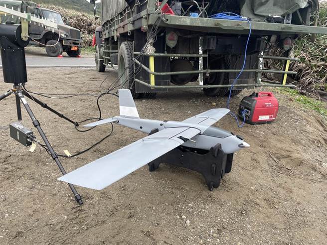 F5E战斗机失事第3天，军方出动无人机搜救上尉潘颍谆。（民眾提供／谢佳潾屏东传真）