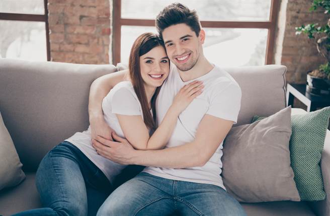 生肖虎、龍、豬的人只要與另一半恩愛一心，方能和氣生財、其利斷金。（圖／Shutterstock）