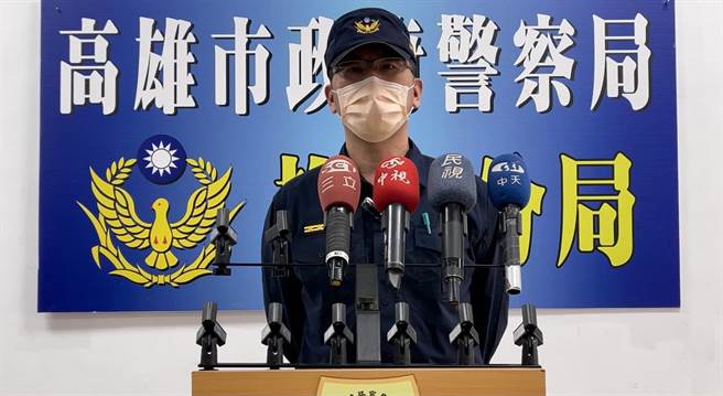 警方说明陈男驾驶衝撞加油站事发经过，死因需待检察官后续进行相验厘清。(林雅惠摄)