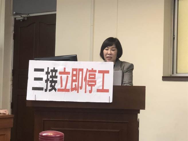 国民党立委吕玉玲今在立院质询，要求三接立即停工，并关心8月藻礁过关如何因应？经济部长王美花回应，得靠燃煤调度方式因应。（图：王玉树摄）