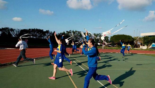 石门实验国中位在全国最北端的北海岸，将发展亲近海洋的户外探索课程。（新北市教育局提供／许哲瑗新北传真）