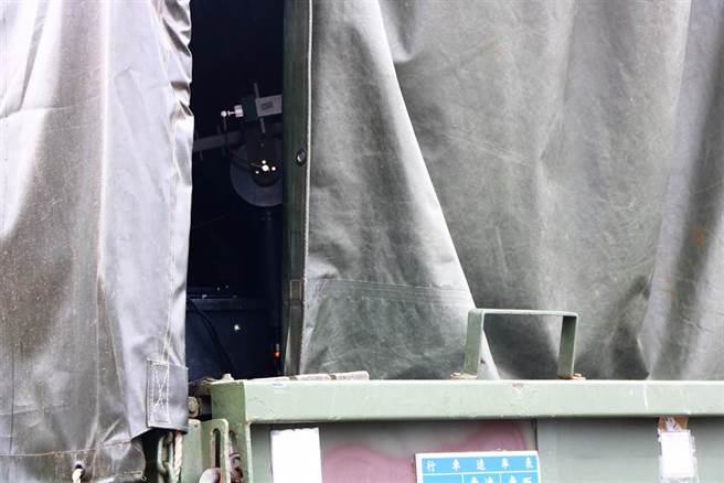 军方解除山区搜救范围，专攻海岸线，并出动红雀无人机协助，但因下起小雨，无人机起飞不久即停飞待命。（谢佳潾摄）
