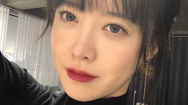 具惠善昨日在展览发布会上以特殊妆容掀起热议。（图／IG@kookoo900 ）