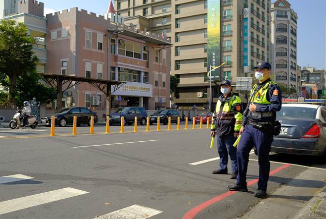 为有效遏止超速及违规衍生交通事故，即日起警方不定时在中正路沿线易肇事路段测速照相，提醒驾驶人降低行车速度。（花莲警分局提供／罗亦晽花莲传真）
