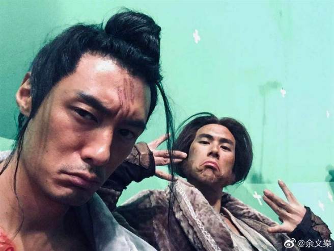 今（24）日是彭于晏39岁生日，他的好兄弟余文乐在微博晒照给祝福。(图/ 摘自余文乐微博)