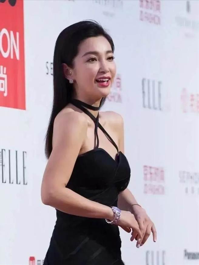 李冰冰的女神气场震慑全场。(图/翻摄自微博)