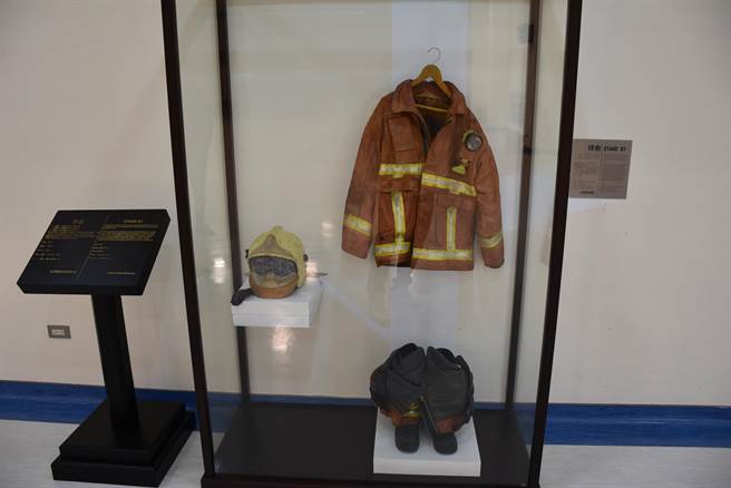 苗栗县消防局另一项装置艺术「待命」。（谢明俊摄）