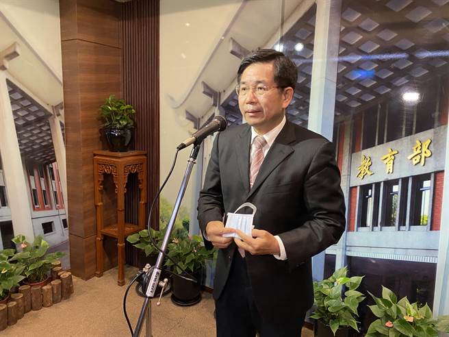 教育部长潘文忠今表示，将透过「优华语」及「双语标竿学院」计画，协助大学招收更多境外生。（林志成摄）