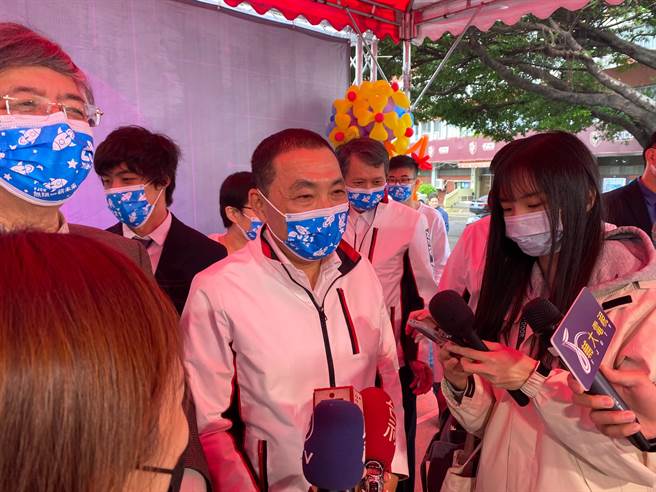 苏花公路车祸亡者家属捐復康巴士　侯友宜：感谢造福更多人（戴上容摄）