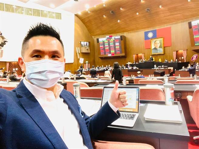 国民党立委陈以信。(图 翻摄自陈以信脸书)