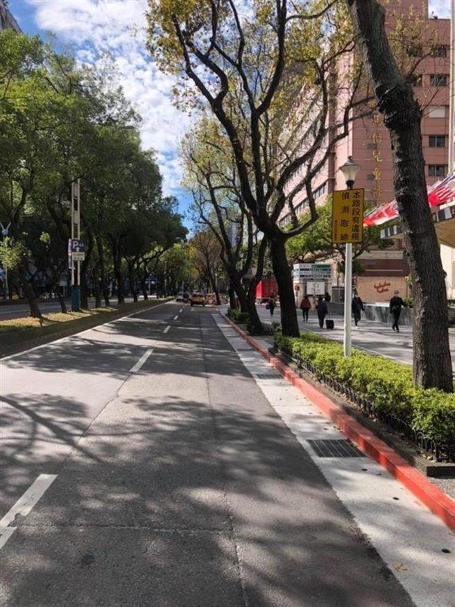 中山北路二段、建國高架將自3月39日執行科技執法，前者針對違停車輛，後者則對違規行駛管制區、跨越雙白線的駕駛加強取締。（台北市警局交通警察大隊提供／黃婉婷台北傳真）