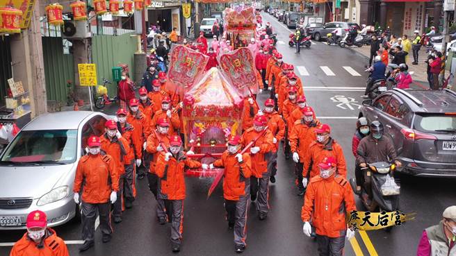 桃園龍德宮8天7夜進香，徒步鹿港天后宮刈火進香。（鹿港天后宮提供／吳敏菁傳真）