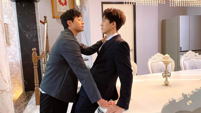 孫其君、邱昊奇互動有火花。（三立提供）