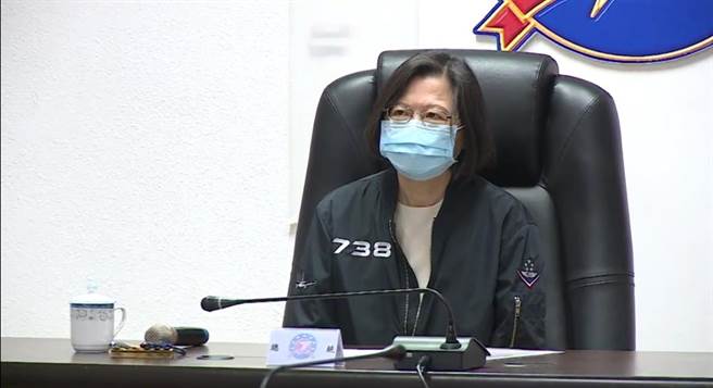 蔡英文總統聽取搜救進度簡報(軍聞社提供)