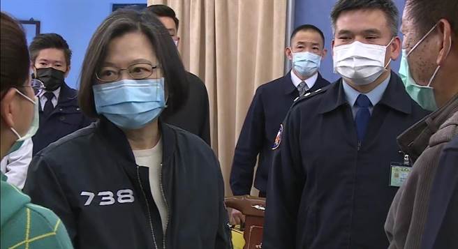 蔡英文总统慰问潘颖谆上尉家属(军闻社提供)