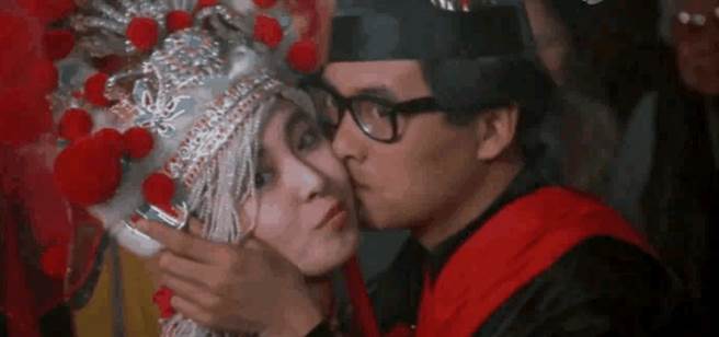 周潤發為了老婆陳薈蓮，還私下找導演改掉吻戲，看得出他有多愛老婆。(圖/ 摘自微博)