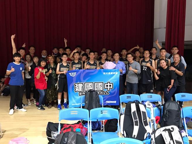 建国国中蝉联体育班绩效访视优良学校，图为109学年度国中排球乙级北区复赛。（校方提供／蔡依珍桃园传真）
