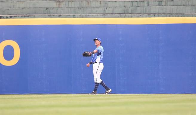富邦悍将林哲瑄在中外野有多次美技守备演出。（资料照／富邦悍将提供）
