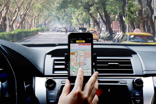 台湾大车队运用乘车大数据全新打造AI技术预测叫车热点服务，帮助司机即时、精准掌握客流所在。（图／业者提供）