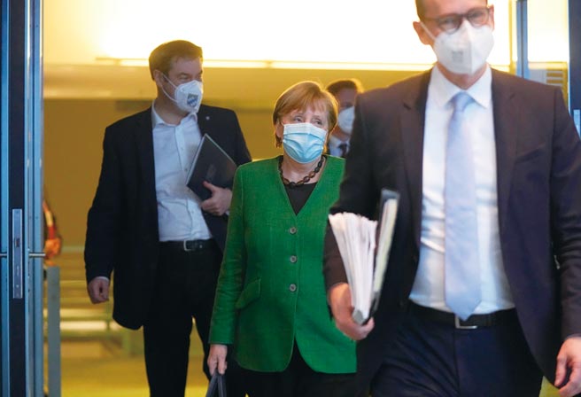 德总理梅克尔宣布将防疫封锁措施延长至4月，推翻中央与本地方本月初达成的「疫情升高仍逐步重启经济」共识。图／美联社