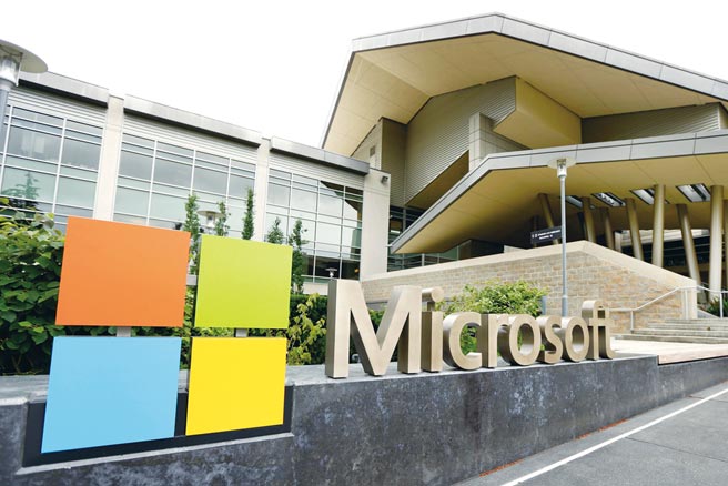 微软宣布将从3月底开始进入混合式上班形态，办公室将重新开放，员工可选择要不要进公司上班。图／美联社