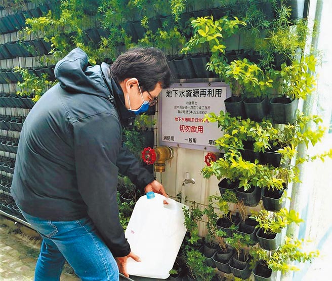 成中恆營造10處在建工程進行抽地下水，每日水量抽出超過10萬噸，無償提供台積電等大廠用水需求。（盧金足攝）