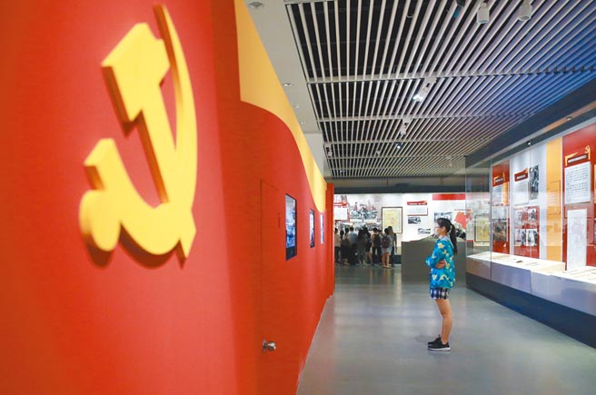 大陸有自信兩岸關係能「水到渠成」，台灣也要有自信以軟實力影響大陸，而不是動輒挑起抗中的民粹意識。若雙方都有正能量的自信，或許兩岸關係也能帶來一些轉機。（新華社）