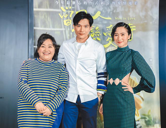 Lulu（右起）、邱泽和锺欣凌昨在影厅与观眾一同观影。（金盏花大影业提供）