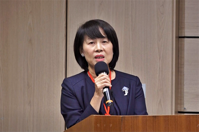 高雄银24日召开法说会，由代理总经理徐翠梅说明营运概况及策略展望。（翻摄直播画面）