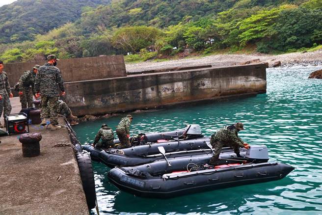 搜救第4天，军方计画进行水下搜救。（谢佳潾摄）