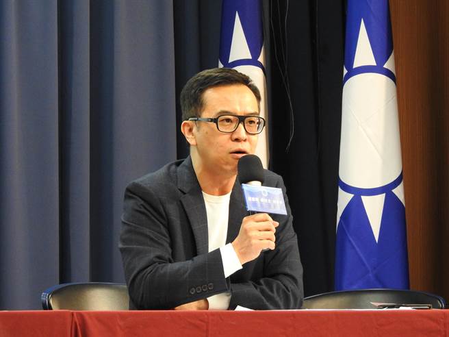 國民黨文傳會副主委黃子哲今天出席「蔡政府花錢如流水，卻不能幫人民留水」記者會。（趙婉淳攝）