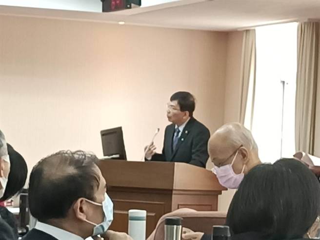 交通部政务次长王国材25日在立法院交通委员会备询。(简立欣摄)