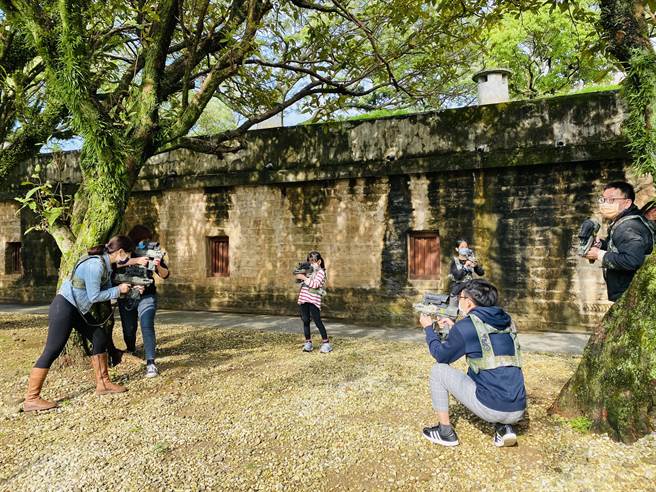 淡水古蹟博物館邀童穿梭古蹟打槍戰　限量100名明中午開搶(戴上容攝)