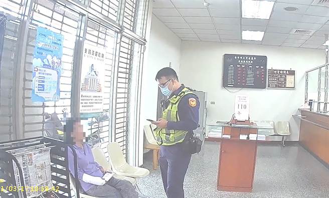 陈妇受到诈骗集团洗脑，要到农会领3万元缴健保会，且会有人来收，一听就是诈谝，仁化派出所员警，苦口婆心详细分析诈谝手法，成功阻诈。（雾峰分局提供／黄国峰台中传真）