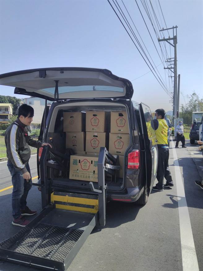 台中市政府採購1萬3千多公斤高麗菜，分送社福團體共享。（台中市農業局提供／王文吉台中傳真）