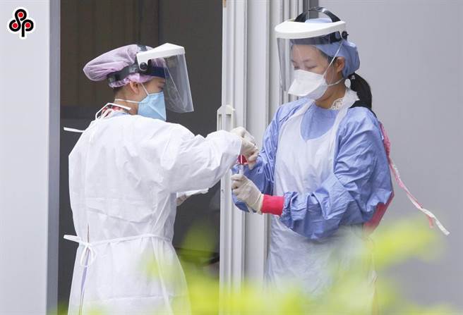 北市22日开始施打AZ疫苗，目前共配发7100剂，1名医护传出身体不适。（资料照片／黄婉婷台北传真）