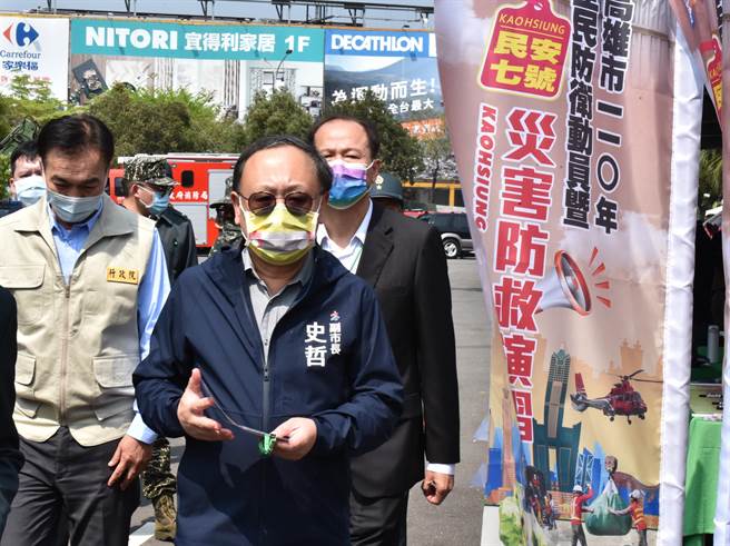 高雄市政府25日在楠梓区举行民安七号灾害防救演习，副市长史哲（前）出席。（林瑞益摄）
