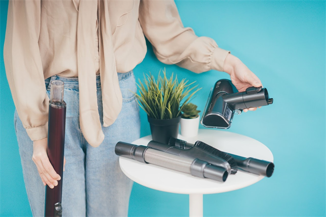 單靠按鈕卡榫就可以更換刷頭。(圖/科技狗 3C Dog)