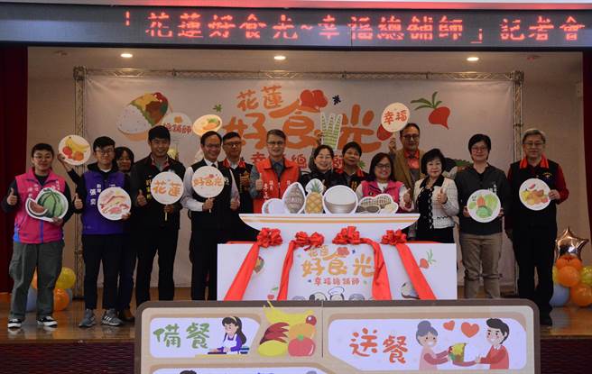 花蓮縣府委託社福單位為弱勢長者、身心障礙者提供送餐服務，今年增加5家單位投入送餐行列，並達300個送餐服務據點目標。（王志偉攝）